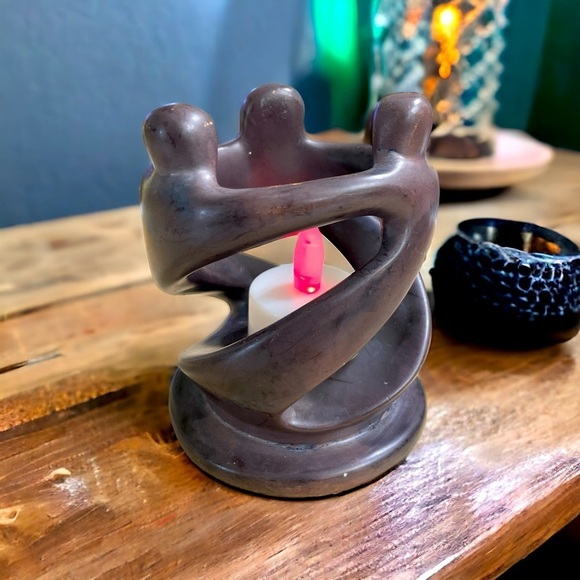 Parents and Child Kisii Soapstone Sculpture
Brown finish made in Kenya - Picture 4 of 12